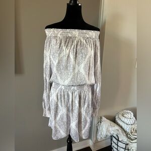 Women’s Dress.   Off the shoulder. Silk.  Size M.   In great shape.